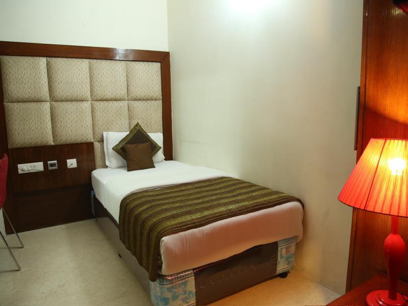 Hotel Omega Residency Nuova Delhi Esterno foto
