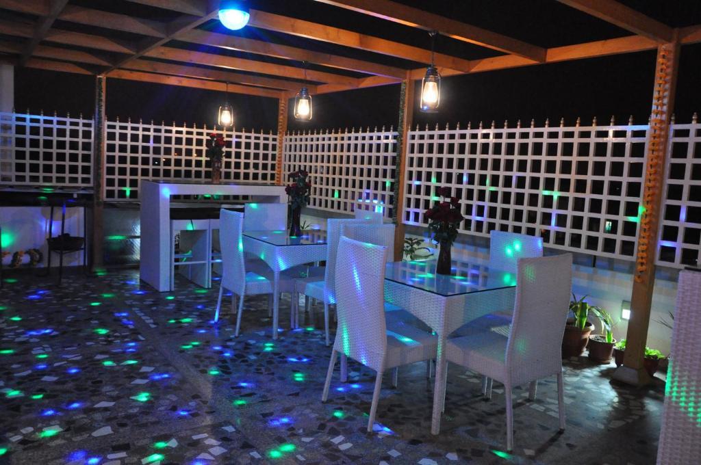 Hotel Omega Residency Nuova Delhi Esterno foto