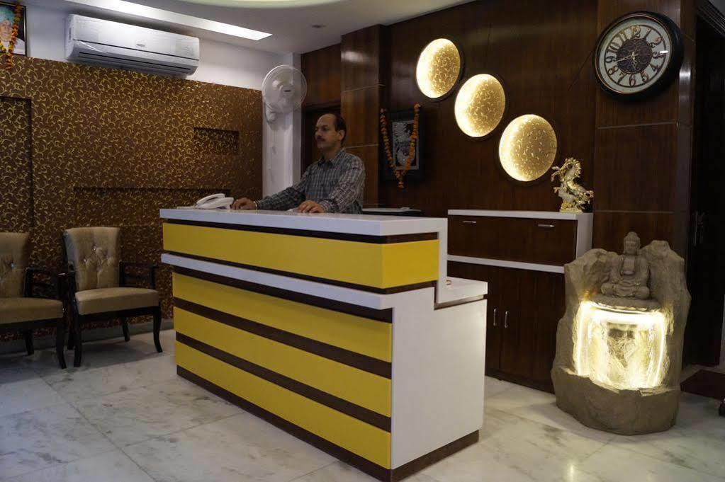 Hotel Omega Residency Nuova Delhi Esterno foto