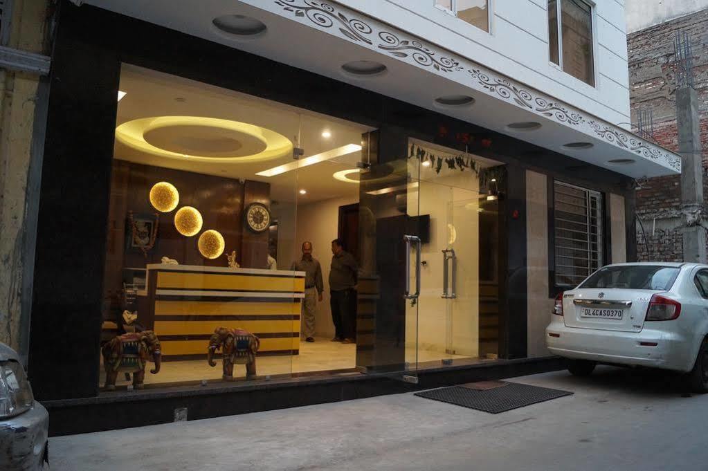 Hotel Omega Residency Nuova Delhi Esterno foto