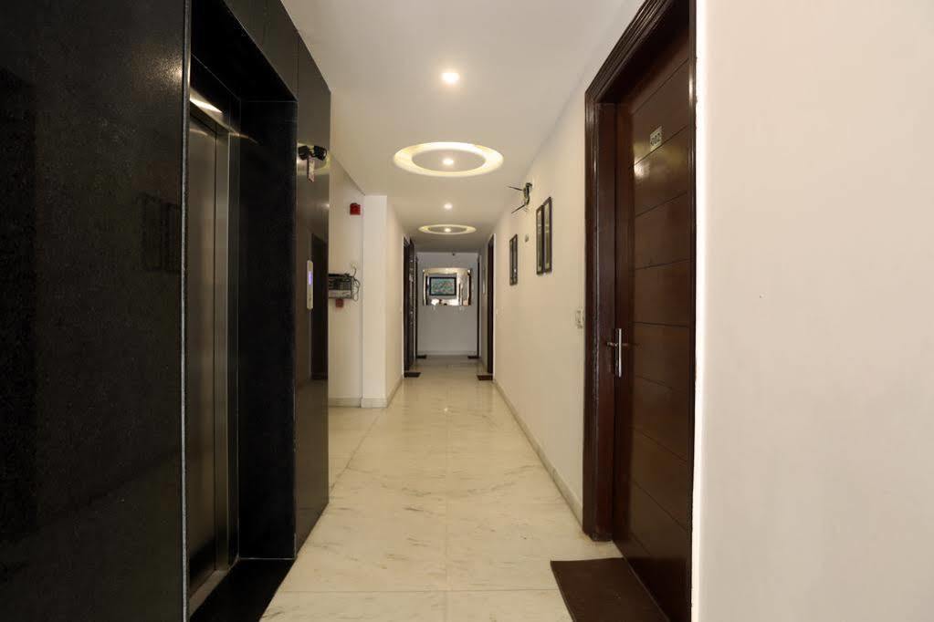 Hotel Omega Residency Nuova Delhi Esterno foto
