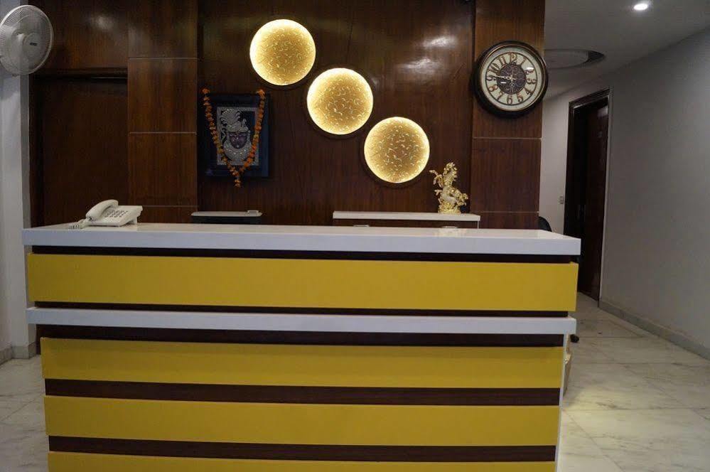 Hotel Omega Residency Nuova Delhi Esterno foto
