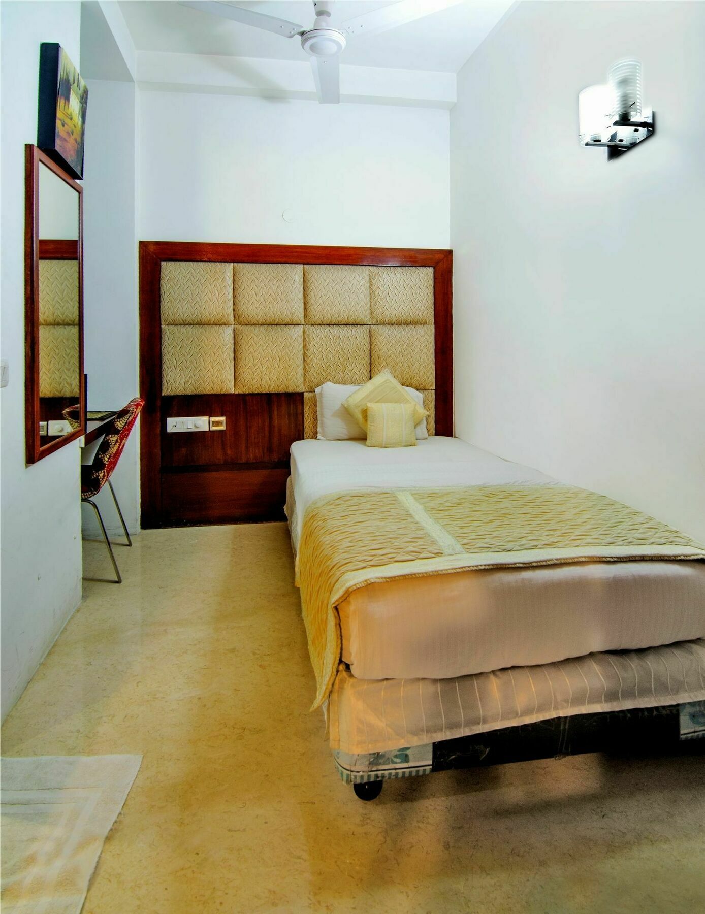 Hotel Omega Residency Nuova Delhi Esterno foto