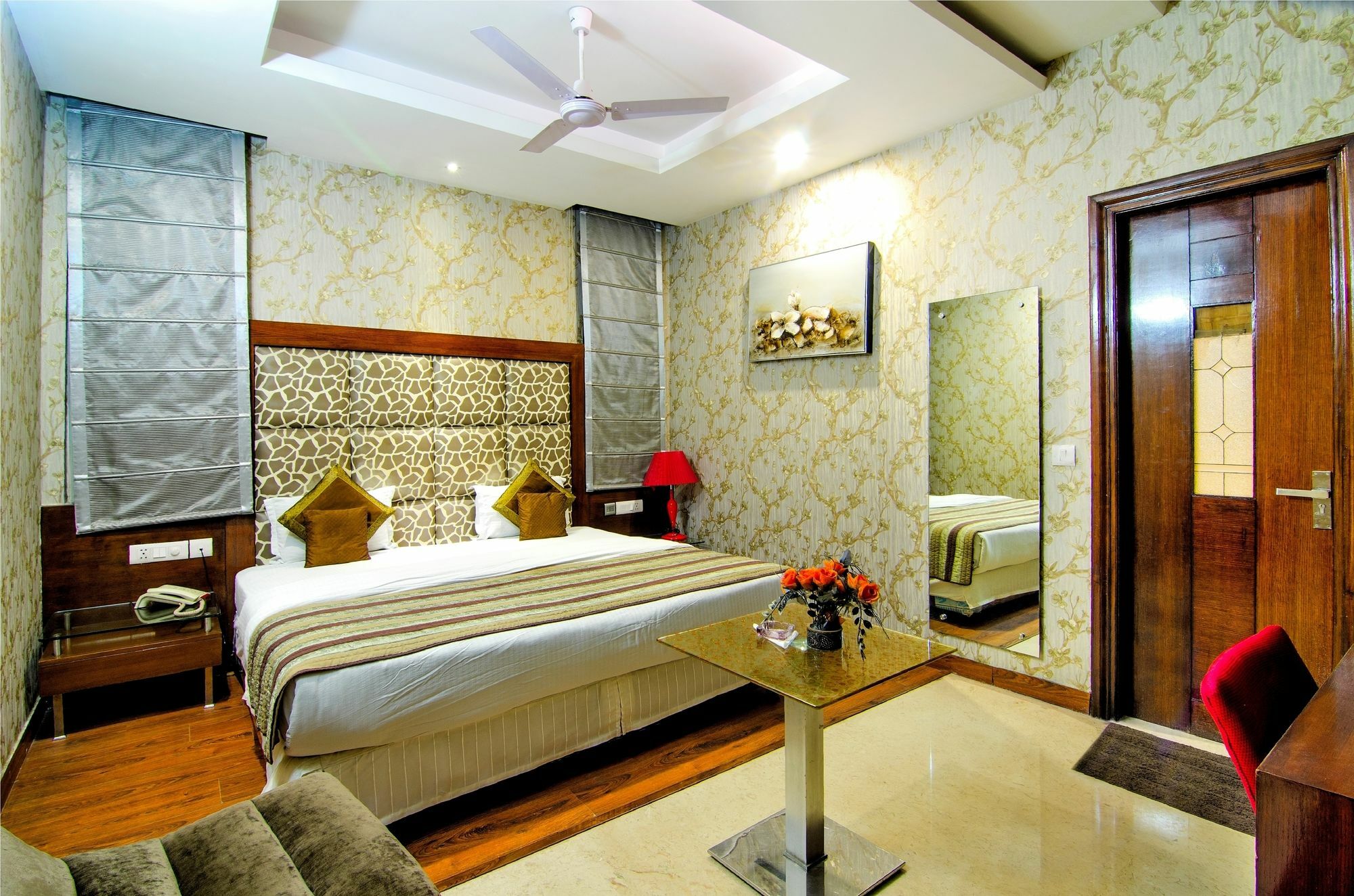 Hotel Omega Residency Nuova Delhi Esterno foto