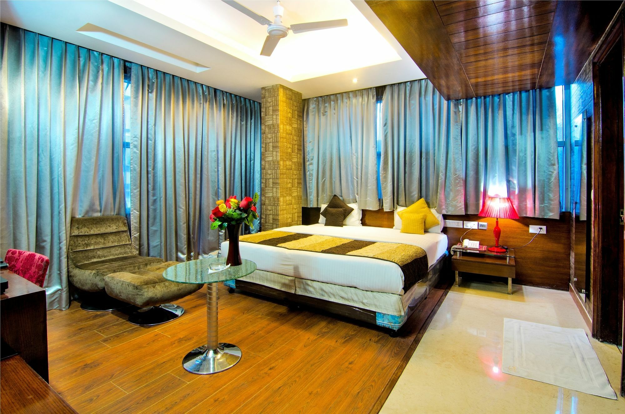 Hotel Omega Residency Nuova Delhi Esterno foto
